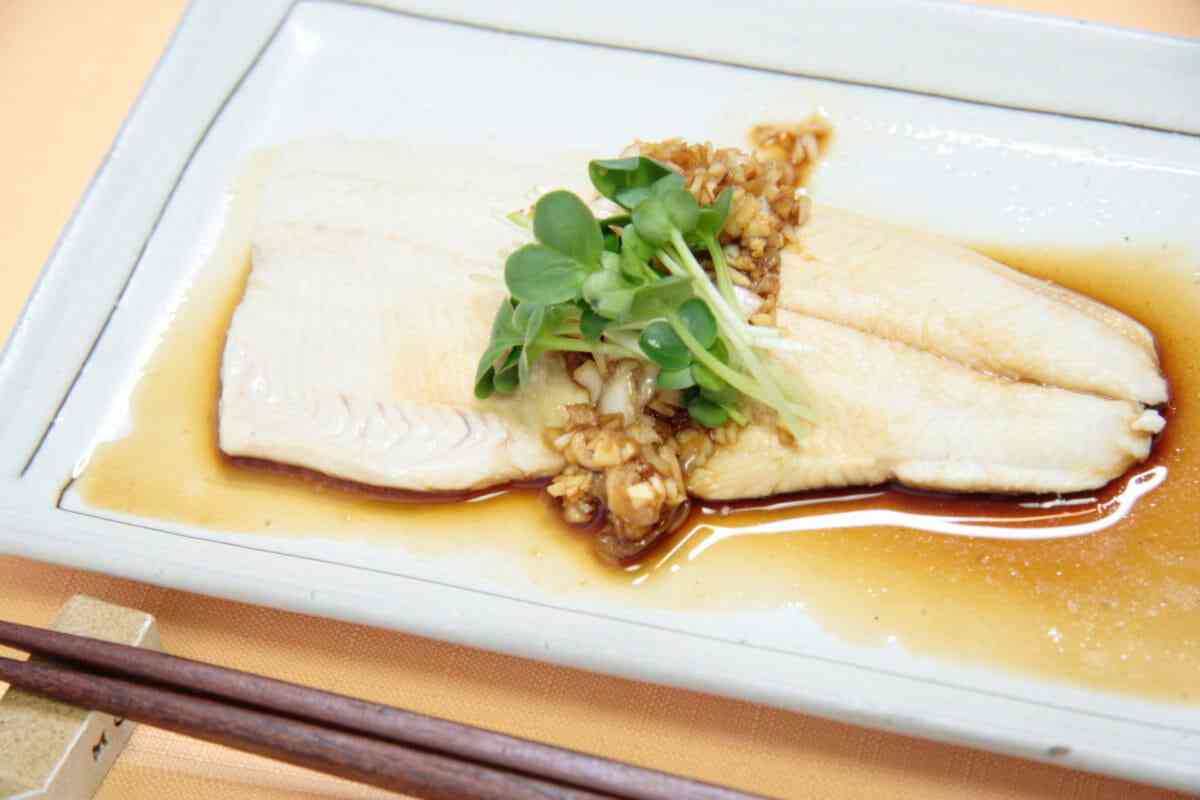 蒸しイワナの薬味醤油がけ
