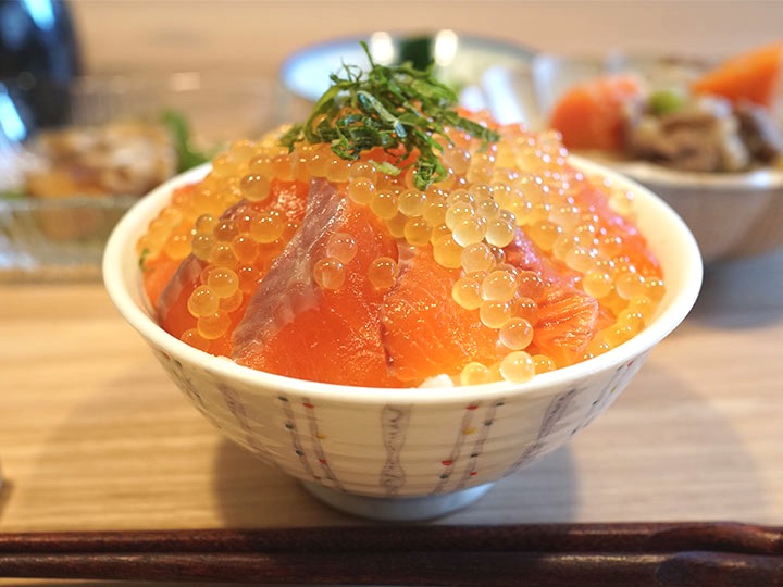 華やかなイクラ丼