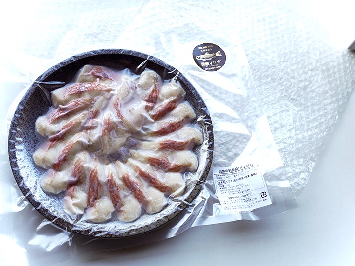 緩衝材で丁寧に梱包された深瀬イワナの刺身