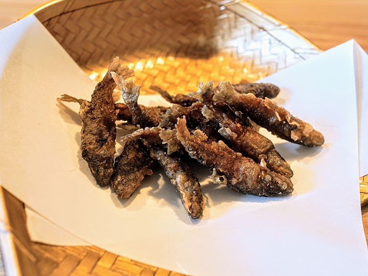 調理前の新鮮な養殖岩魚